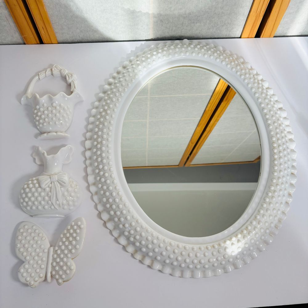 4‎ Vintage 1980s Burwood White Hobnail Scallop Plastic Hanging Wall Art Set